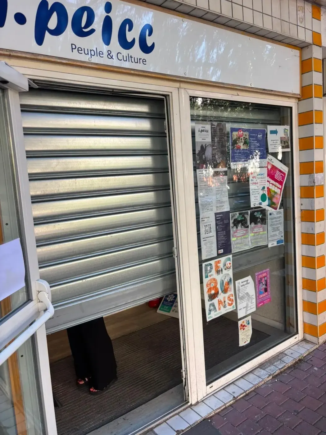 Déblocage de rideau métallique bloqué à Courbevoie Déblocage de rideau métallique bloqué à Courbevoie