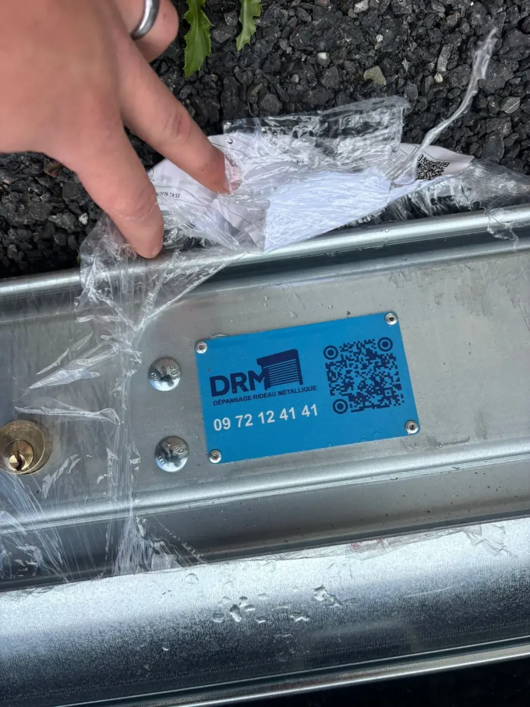 Installation et pose de rideau métallique à Courbevoie