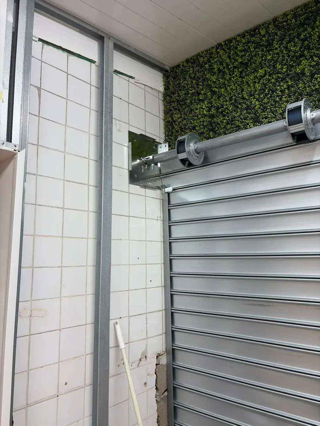 Installation et pose de rideau métallique à Courbevoie