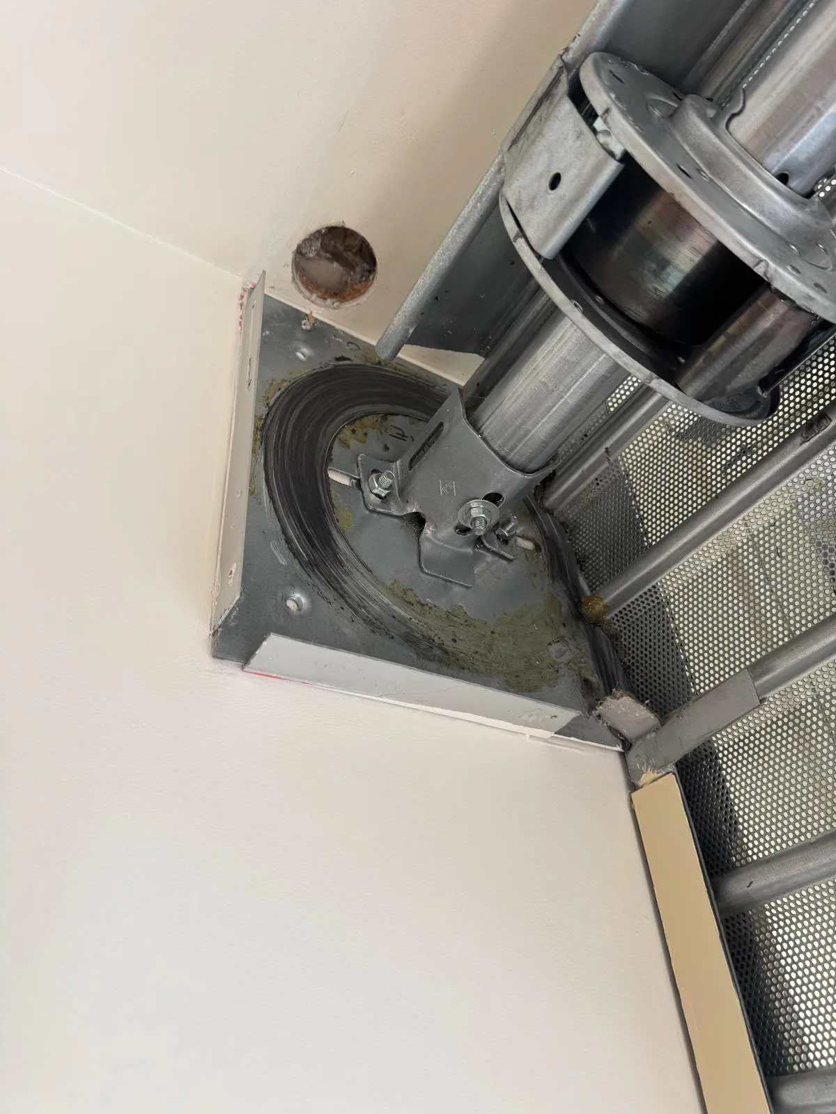 Motorisation de rideau métallique à Courbevoie